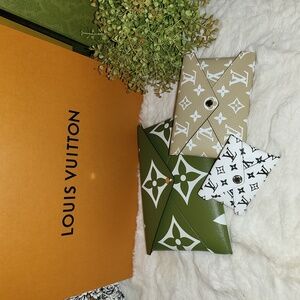 LOUIS VUITTON Monogram Giant Kirigami Pochette Set (3) Never Worn